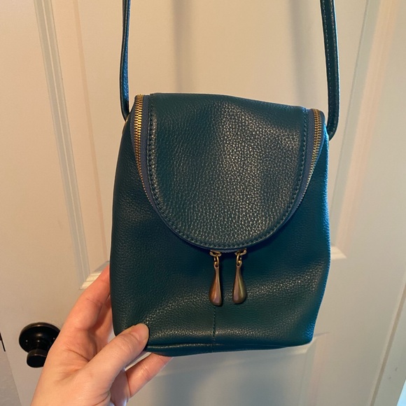HOBO Handbags - HOBO Fern Crossbody EUC